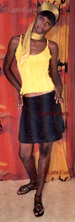 Date this sensual Any Country girl Evelyne from  A9564