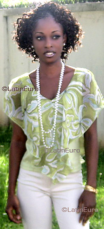 Date this good-looking Ivory Coast girl Nadeen from Abidjan A9606