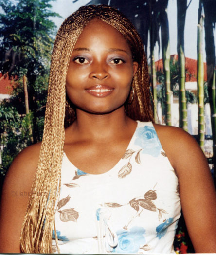 Date this charming Cameroon girl Suzanne- from Yaounde A9703