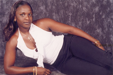 Date this voluptuous Ivory Coast girl Gramieu from Abidjan A9762