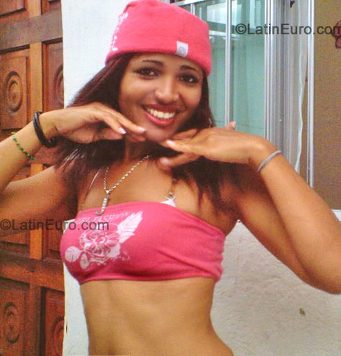 Date this sultry Brazil girl Suelem from Santos B-165