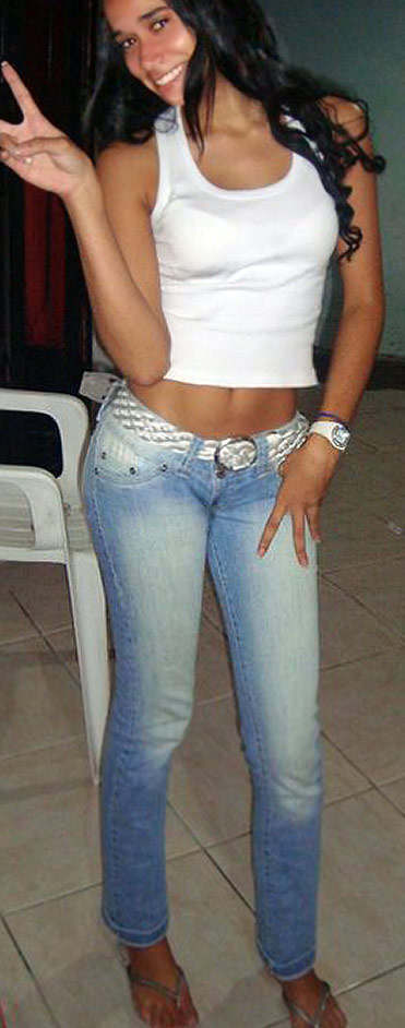 Date this lovely Brazil girl Aglaupi from Rio de Janeiro B-220