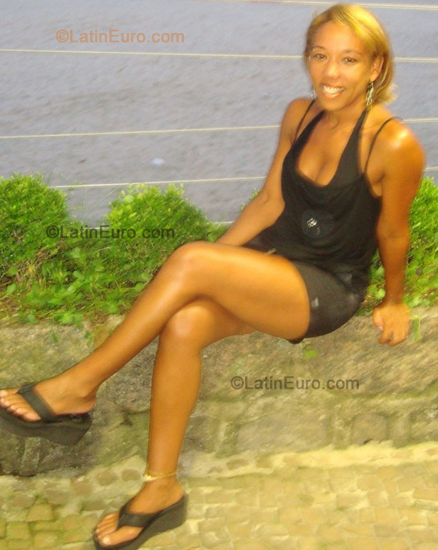Date this funny Brazil girl Euza from Guaruja B-231