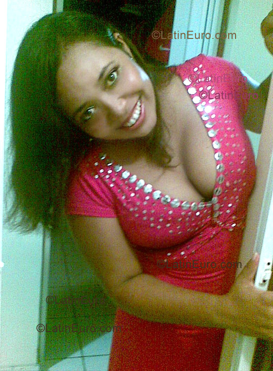 Date this voluptuous Brazil girl Ligia from Sao Luis B1011