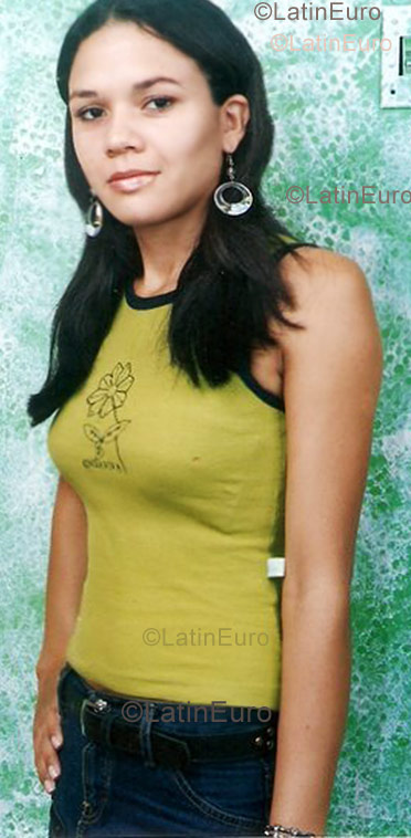 Date this attractive Brazil girl B1012 from Araguaina B1012