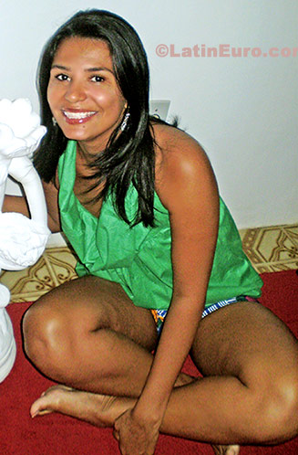 Date this gorgeous Brazil girl Kellen from Salvador B103