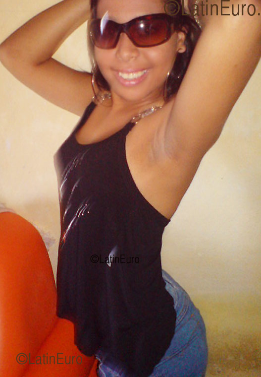 Date this fun Brazil girl Flavine from Lorena B1076