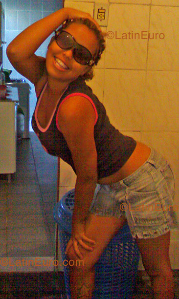 Date this happy Brazil girl Isabelinha from Belo Horizonte B1109
