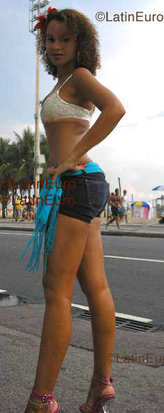 Date this sensual Brazil girl Fernanda from Rio De Janeiro B1152