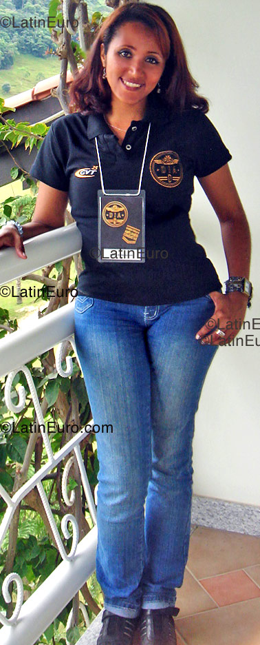 Date this delightful Brazil girl Fabiola from Campo Magro B1221
