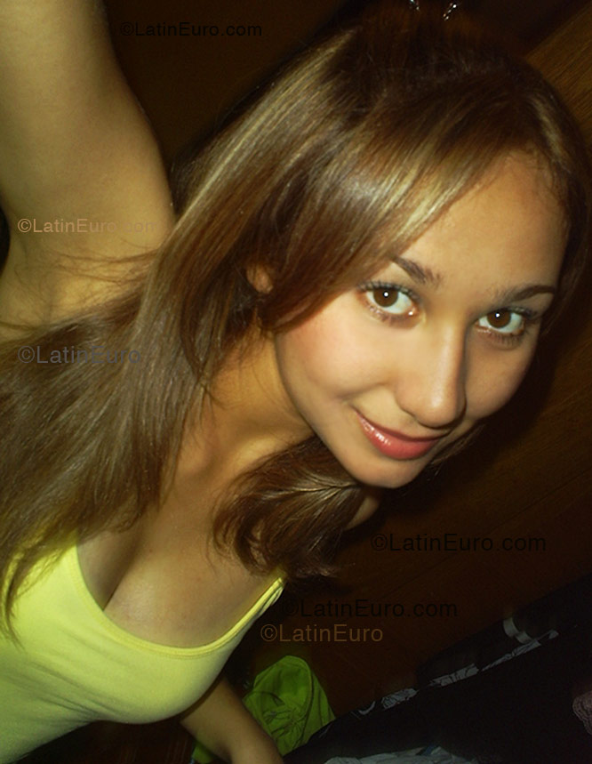 Date this attractive Brazil girl Alessandra from Campinas B1283