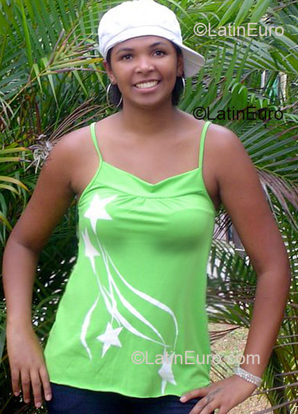 Date this delightful Brazil girl Nilcileia from Itaperuna B1368