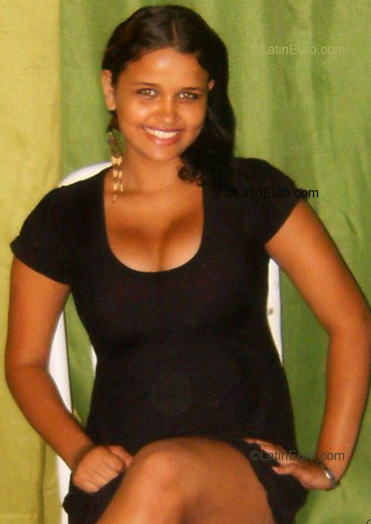 Date this passionate Brazil girl Melissa from Cuiaba B1370