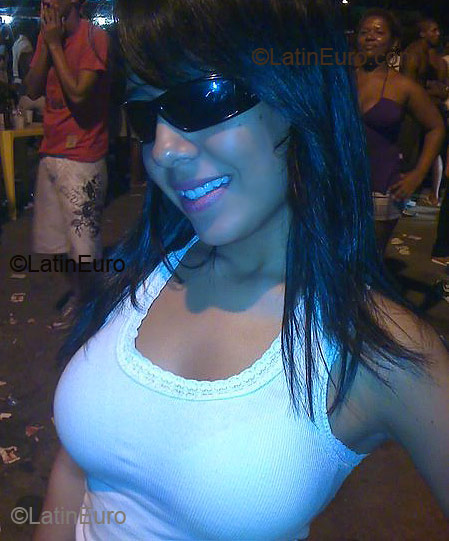 Date this lovely Brazil girl Rafaella from Rio de Janeiro B1416