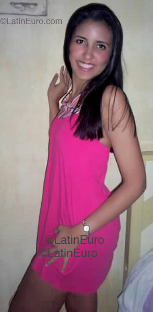 Date this voluptuous Brazil girl Andreia from Fortaleza B1514