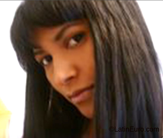 Date this charming Brazil girl Cleia from Goiania B1520