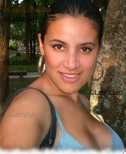 Date this hot Brazil girl Celina from Pindamonhagaba B1556