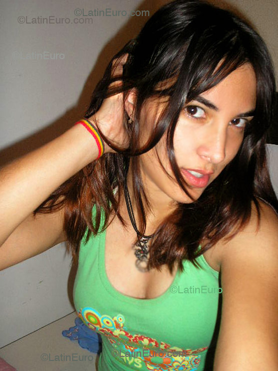 Date this sensual Brazil girl Vanessa from Curitiba B1560