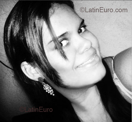 Date this stunning Brazil girl Kelly from Cuiaba B1570