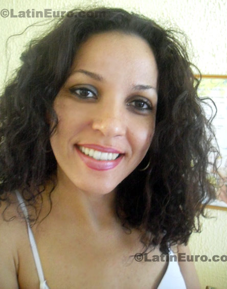 Date this sultry Brazil girl Cristiane from Rio de Janeiro B163