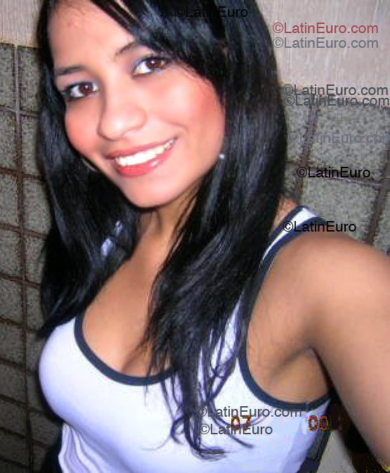 Date this gorgeous Brazil girl Flavia from Campos Dos Goytacazes B1701