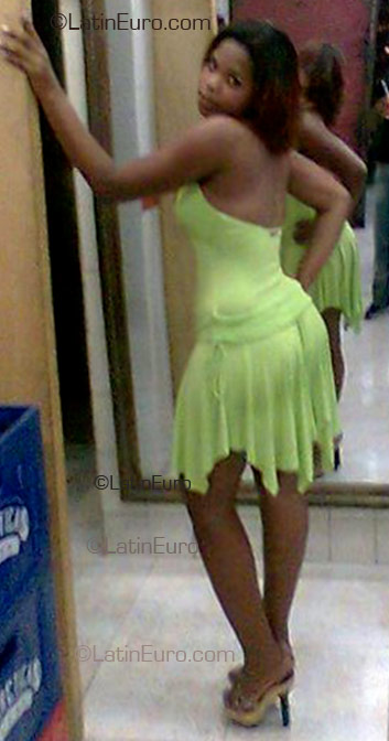 Date this georgeous Brazil girl Amanda from Duque de Caxias B1750