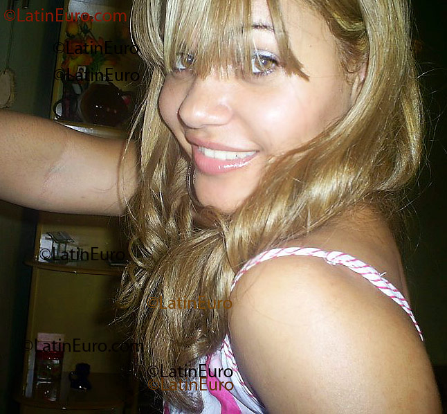 Date this happy Brazil girl Ludmilla from Goiania B1776