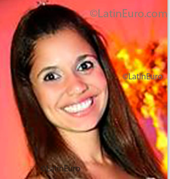Date this attractive Brazil girl Paola from Vitoria B1782