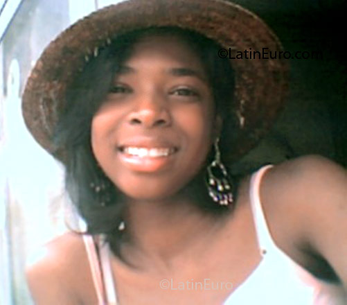 Date this young Brazil girl Juliana from Nova Iguacu B1795