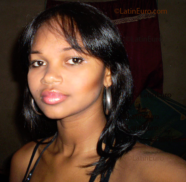 Date this exotic Brazil girl Nayana from  B1796