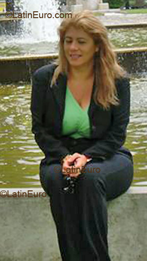 Date this funny Brazil girl Mara from Goiania B1864