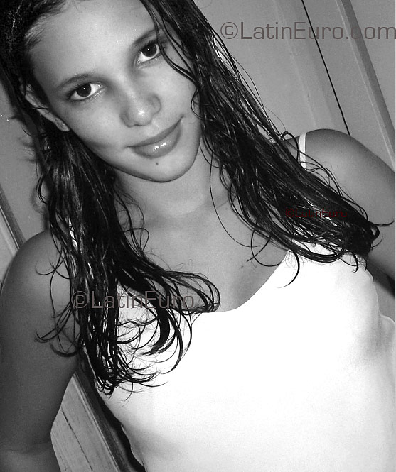 Date this foxy Brazil girl Gleyce from  B1897