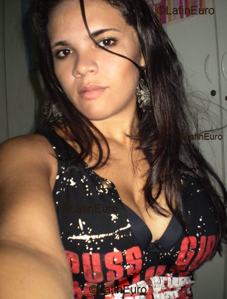Date this funny Brazil girl Cinthia from Fortaleza B1989