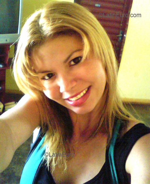 Date this attractive Brazil girl Ketten- from  B2035