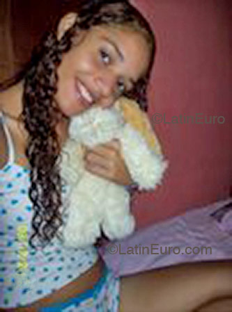Date this georgeous Brazil girl Kelly from  B2039