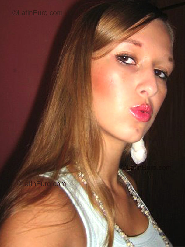 Date this good-looking Brazil girl Bruna from  B2060