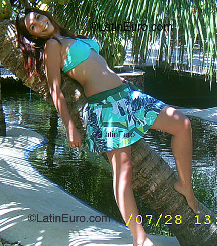 Date this funny Brazil girl Jaqueline from Recife B2078