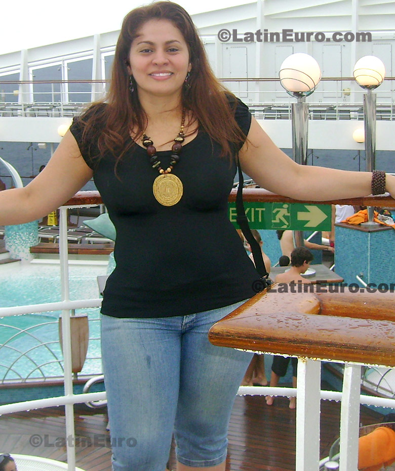 Date this lovely Brazil girl Soraya from Brasilia BR3734