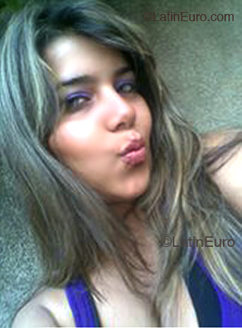 Date this foxy Brazil girl Anny from Teresina B2130