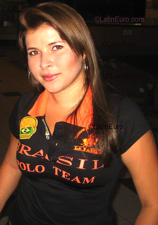 Date this hot Brazil girl Roberta from Fortaleza B2138