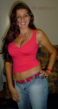 Date this sultry Brazil girl Alyne from Sao Jose dos Campos B2142