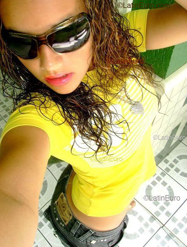 Date this passionate Brazil girl Jessica from  B2177