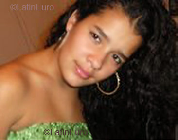 Date this nice looking Brazil girl Raiane from  B2210