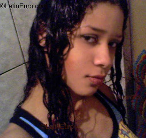 Date this hard body Brazil girl Fernanda from Joinville B2215