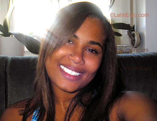 Date this attractive Brazil girl Dalete from  B2237