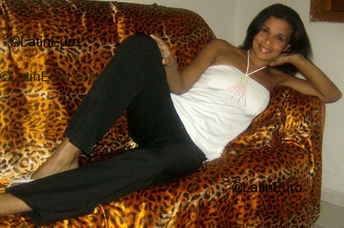 Date this nice looking Brazil girl Edinalva from Rio de Janeiro B2270