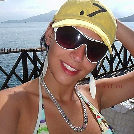 Date this athletic Brazil girl Anna from RIO DE JANEIRO B2315