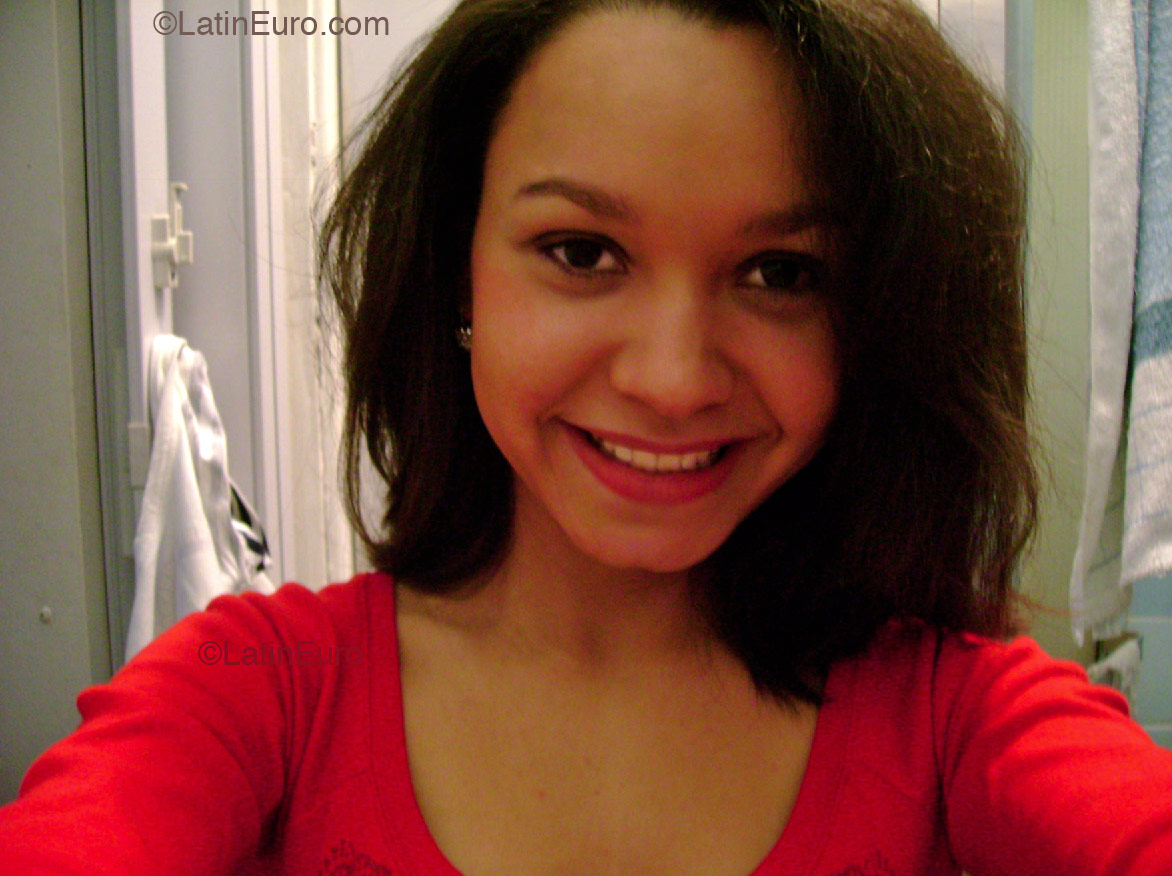 Date this beautiful Brazil girl Monique from Fortaleza B2334