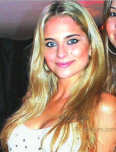 Date this young Brazil girl Kethy from Curitiba B2387