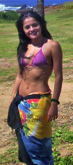 Date this cute Brazil girl Deborah from RIO DE JANEIRO B2388